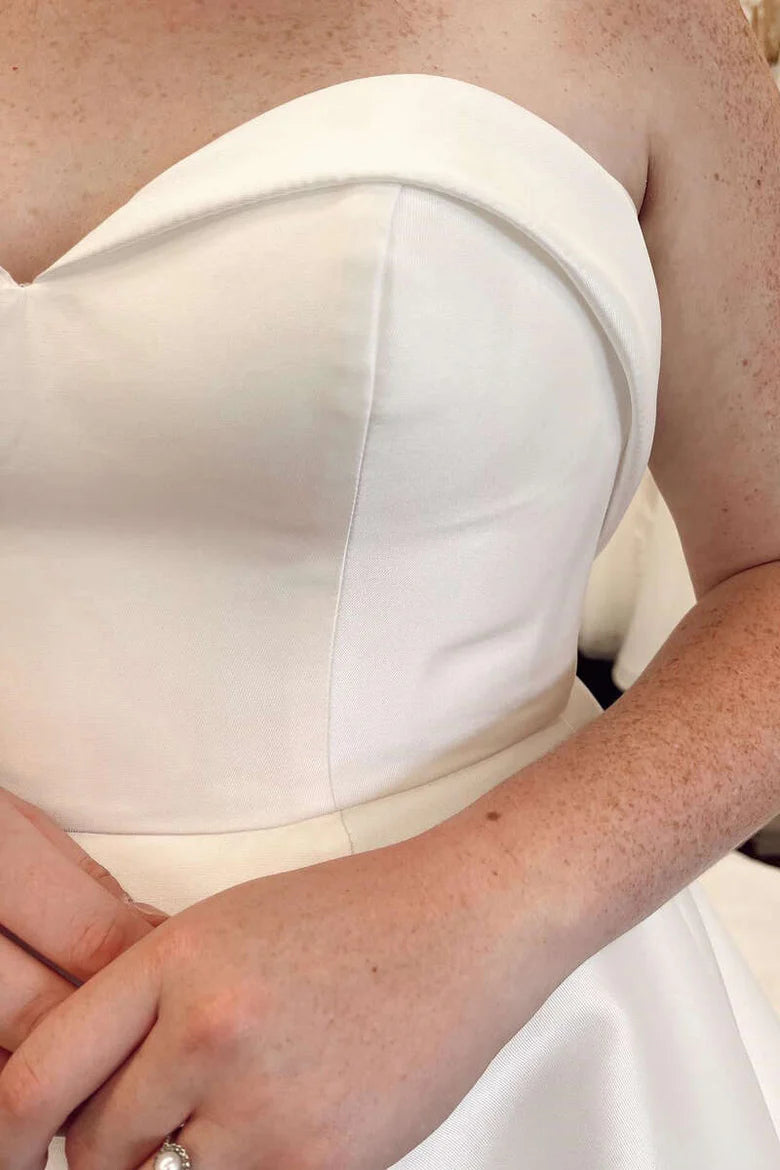 Vestido de novia largo con escote en forma de A y cola